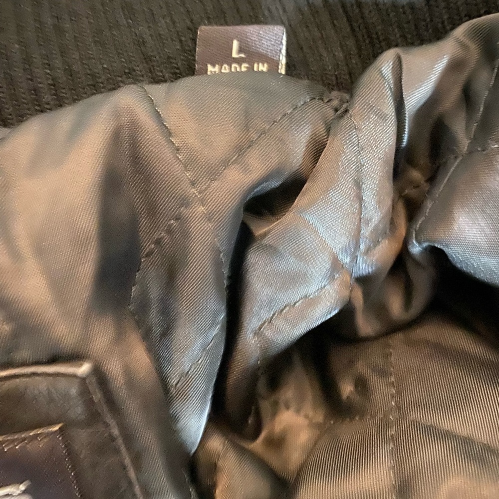 Men’s Dockers Vegan Black Leather L
Motorcycle Inspired Jacket
Lots of pockets - Picture 9 of 11